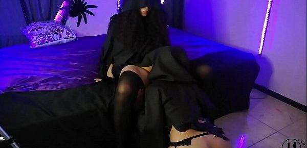  2 brujas lésbicas  | capitulo 5  Especial Noche de Brujas 2020  |  Agatha Dolly